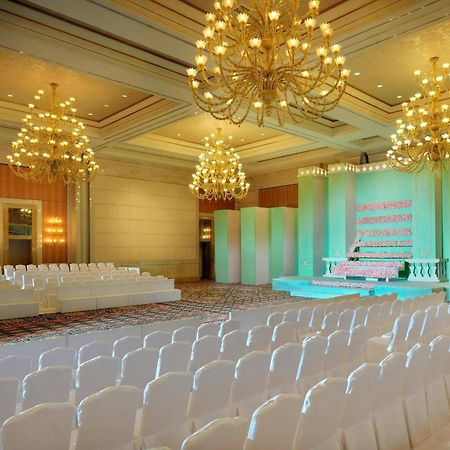 Courtyard By Marriott Kuwait City Exteriör bild