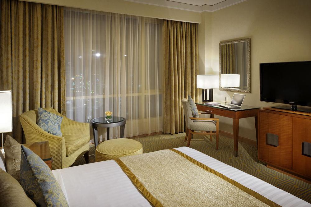 Courtyard By Marriott Kuwait City Exteriör bild
