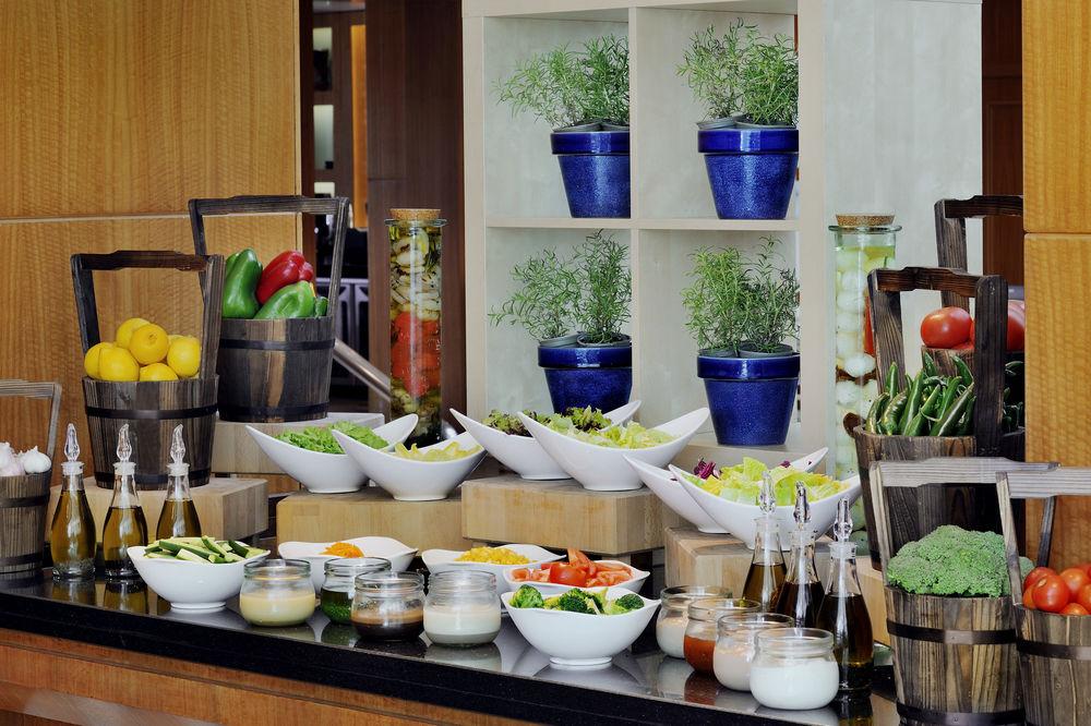 Courtyard By Marriott Kuwait City Exteriör bild