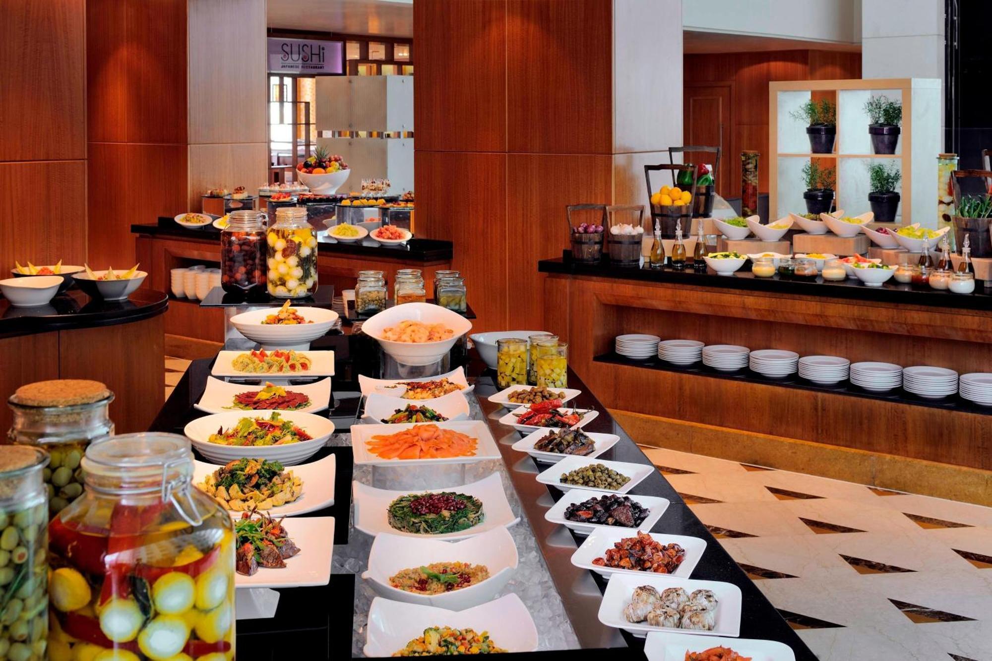 Courtyard By Marriott Kuwait City Exteriör bild