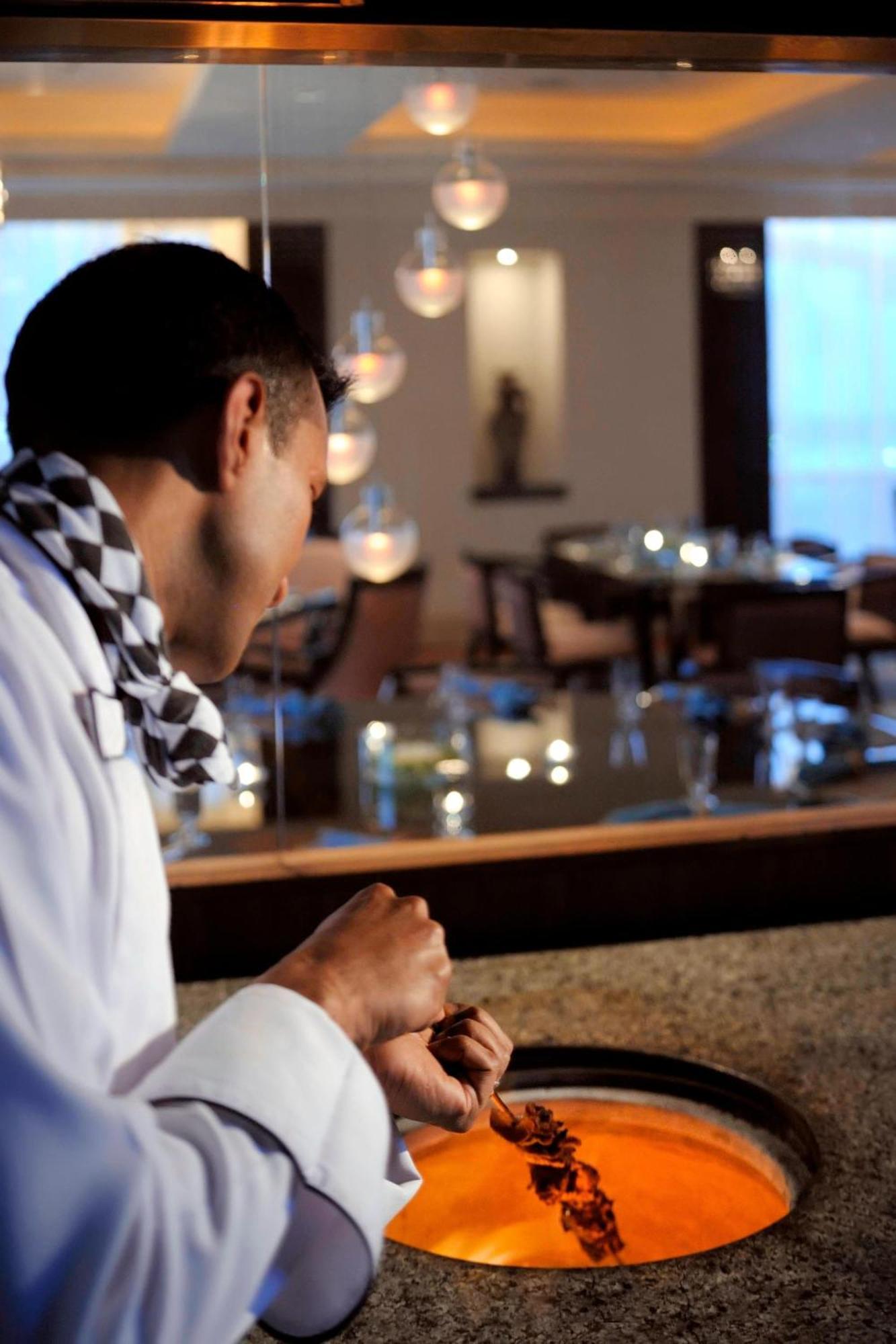 Courtyard By Marriott Kuwait City Exteriör bild
