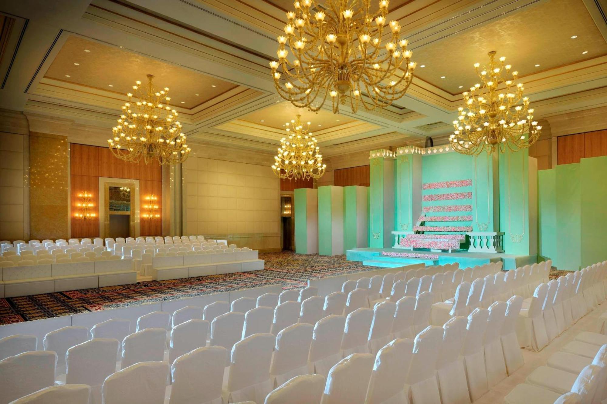 Courtyard By Marriott Kuwait City Exteriör bild