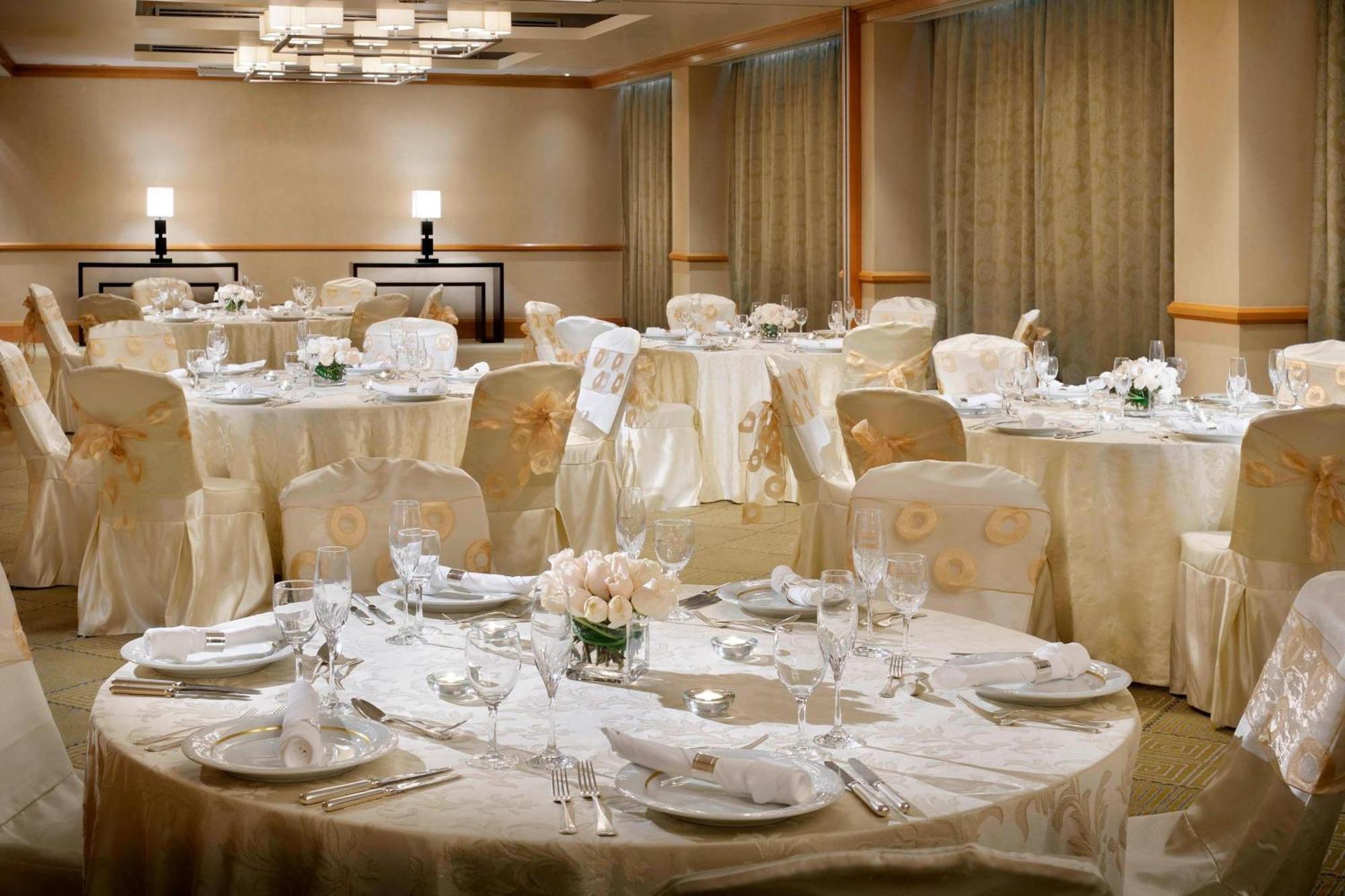 Courtyard By Marriott Kuwait City Exteriör bild
