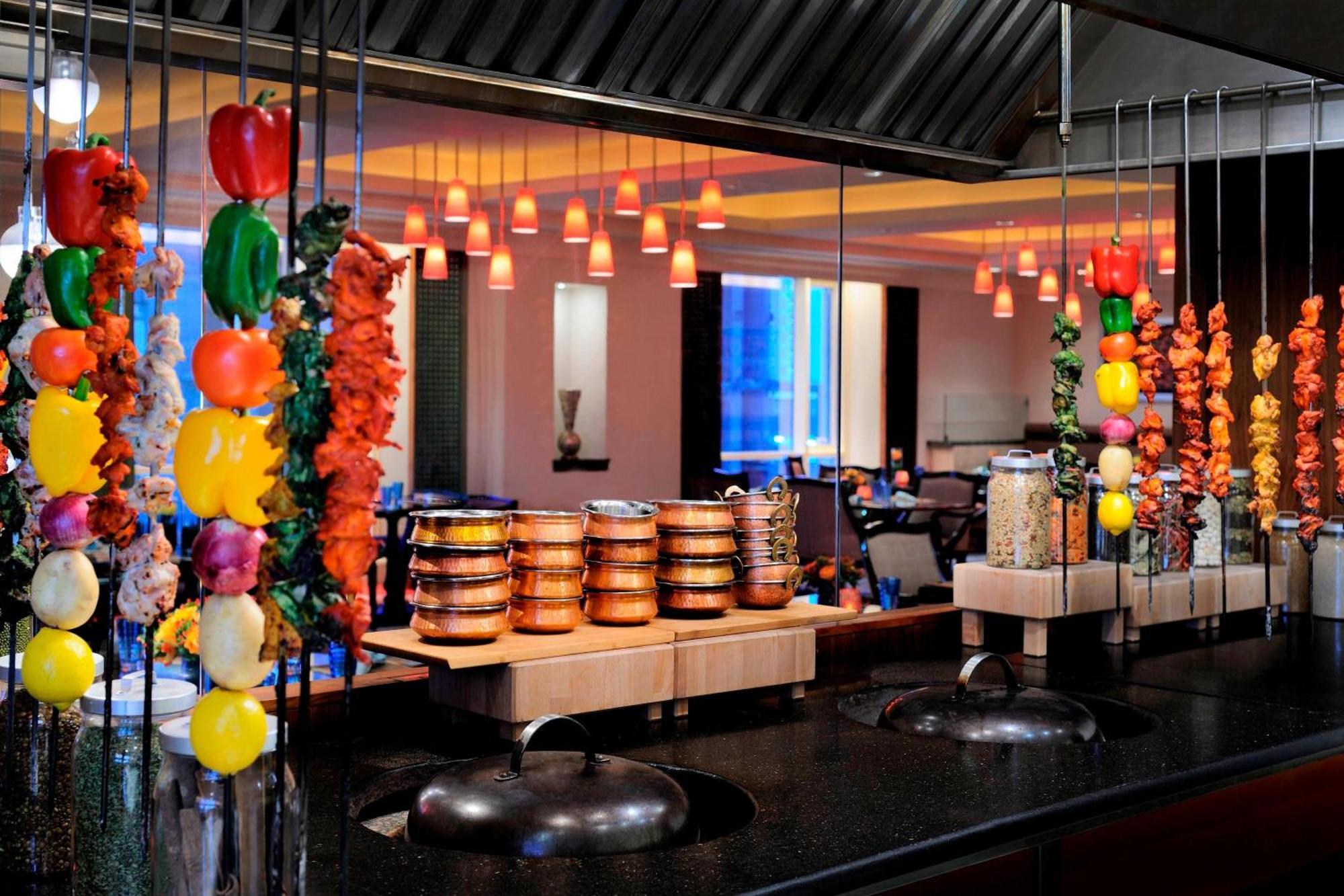 Courtyard By Marriott Kuwait City Exteriör bild
