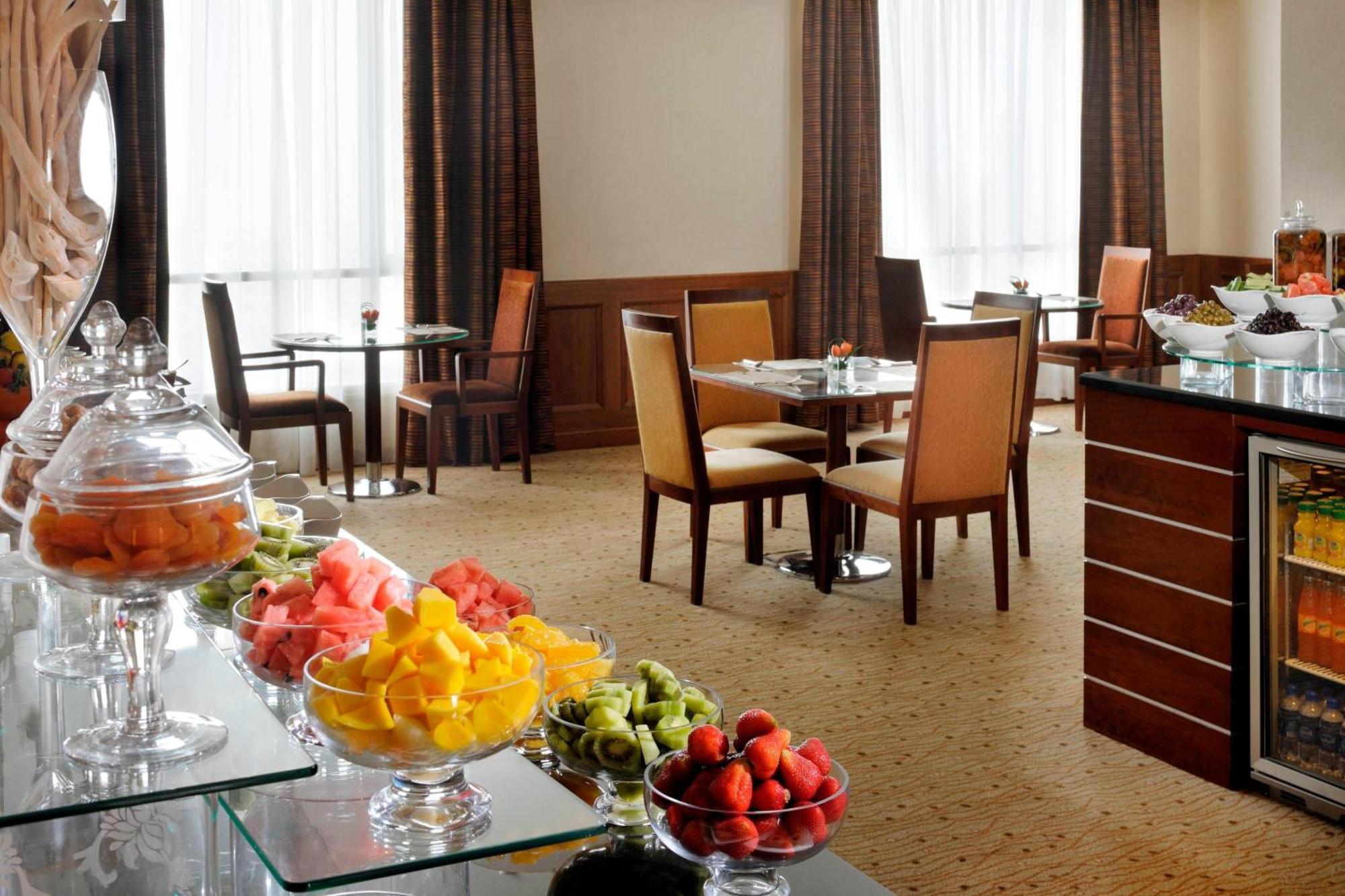 Courtyard By Marriott Kuwait City Exteriör bild