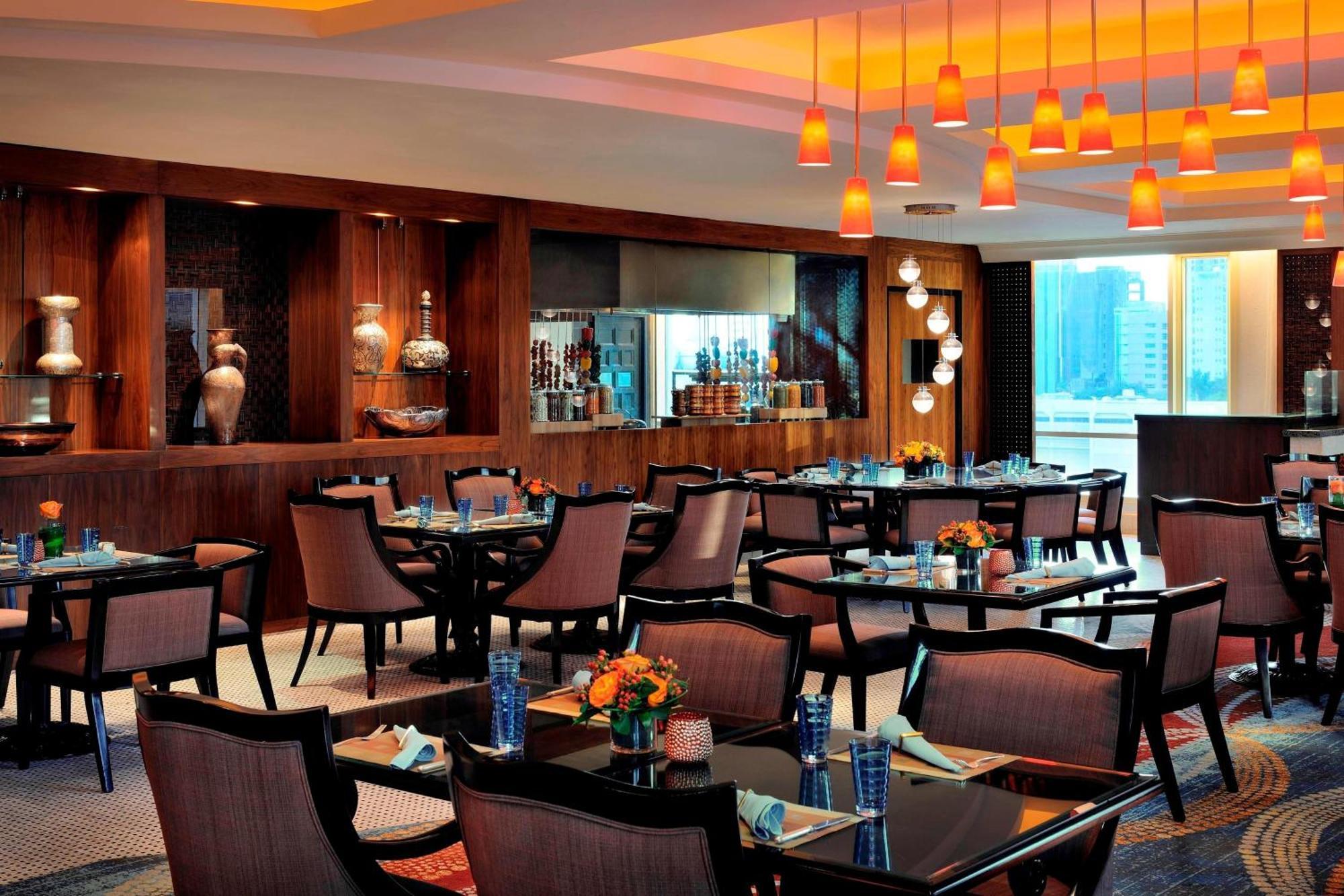 Courtyard By Marriott Kuwait City Exteriör bild