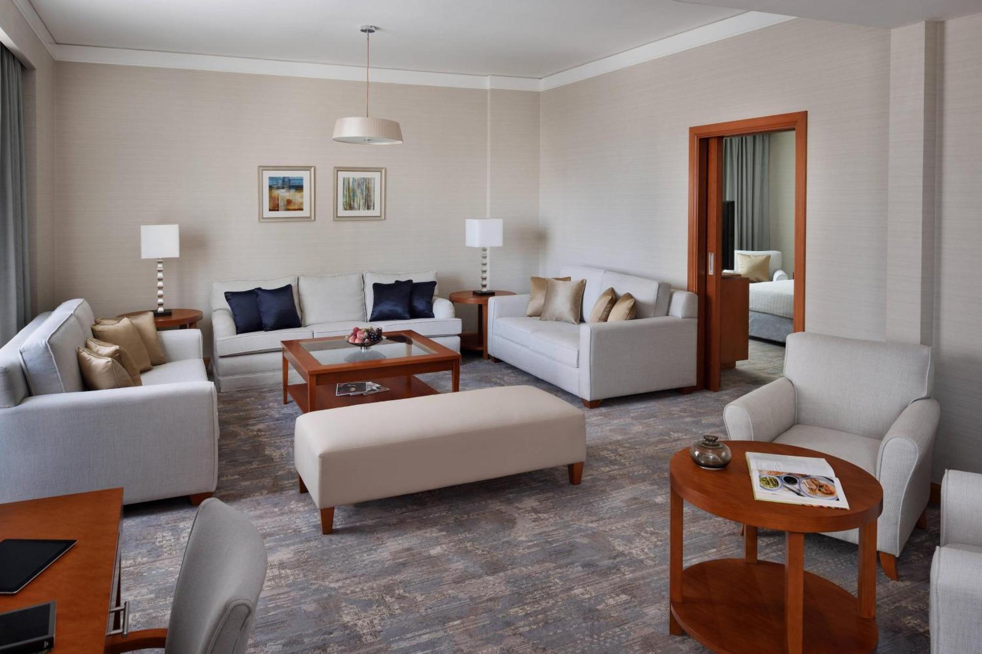 Courtyard By Marriott Kuwait City Exteriör bild
