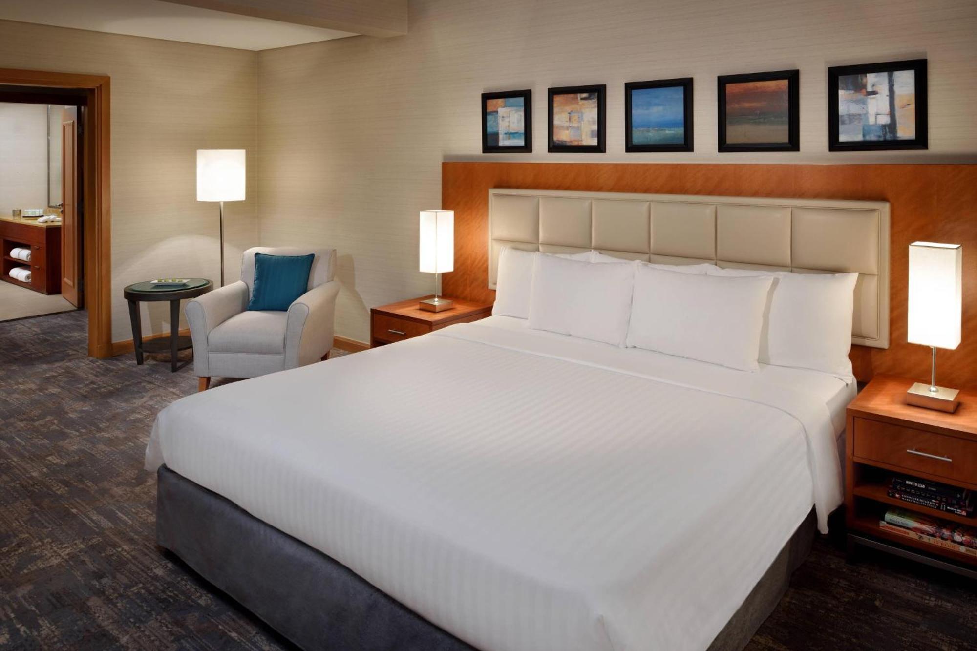 Courtyard By Marriott Kuwait City Exteriör bild