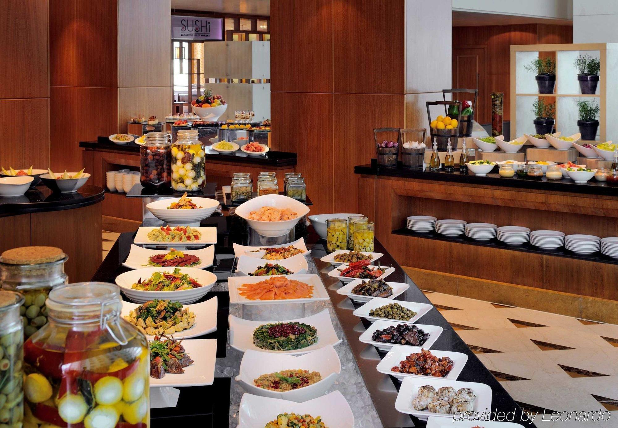 Courtyard By Marriott Kuwait City Exteriör bild