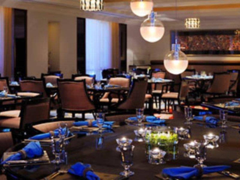Courtyard By Marriott Kuwait City Exteriör bild