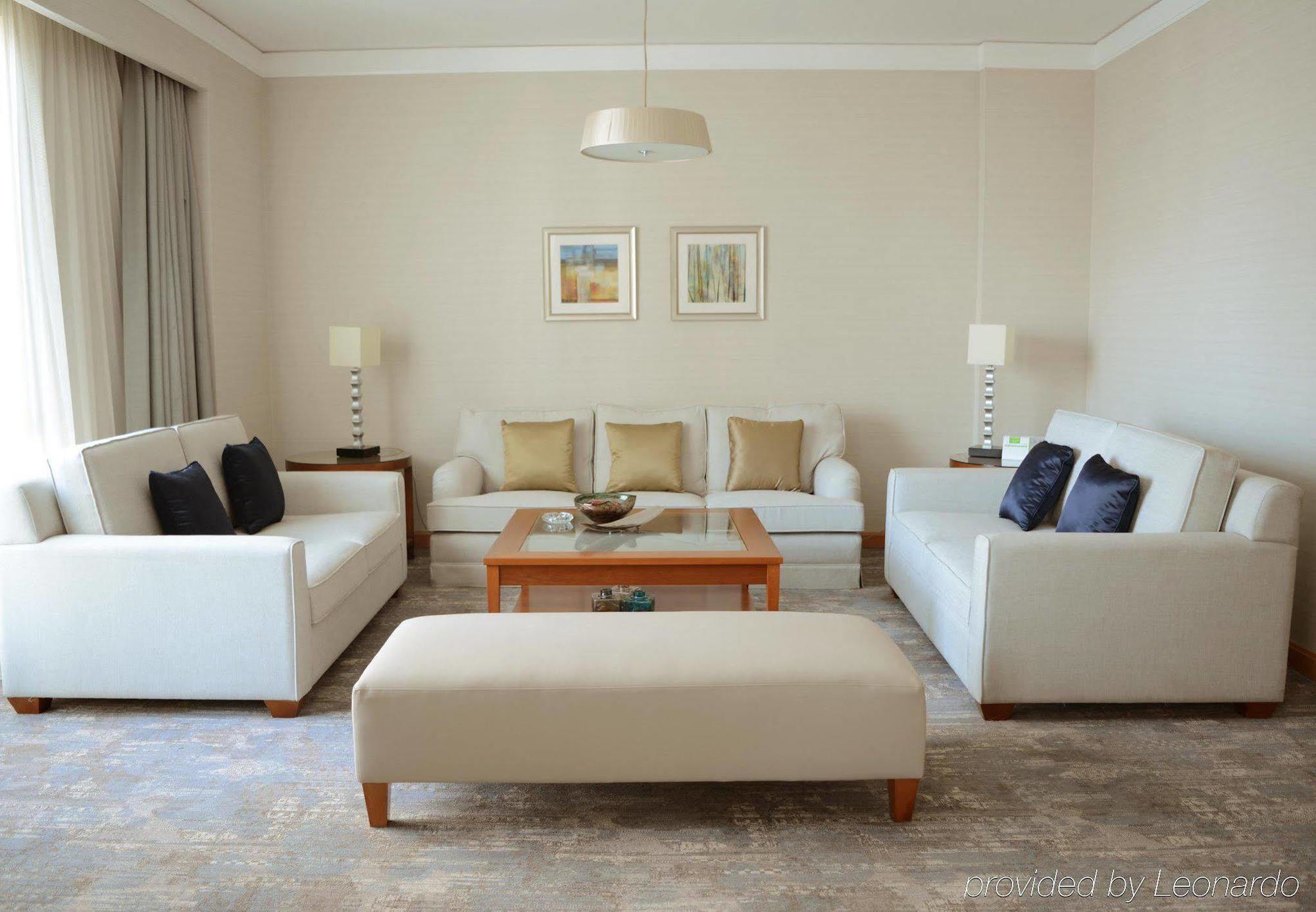 Courtyard By Marriott Kuwait City Exteriör bild