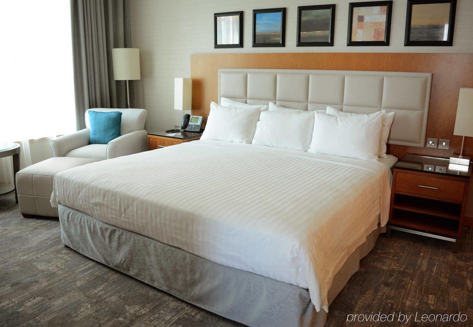Courtyard By Marriott Kuwait City Exteriör bild