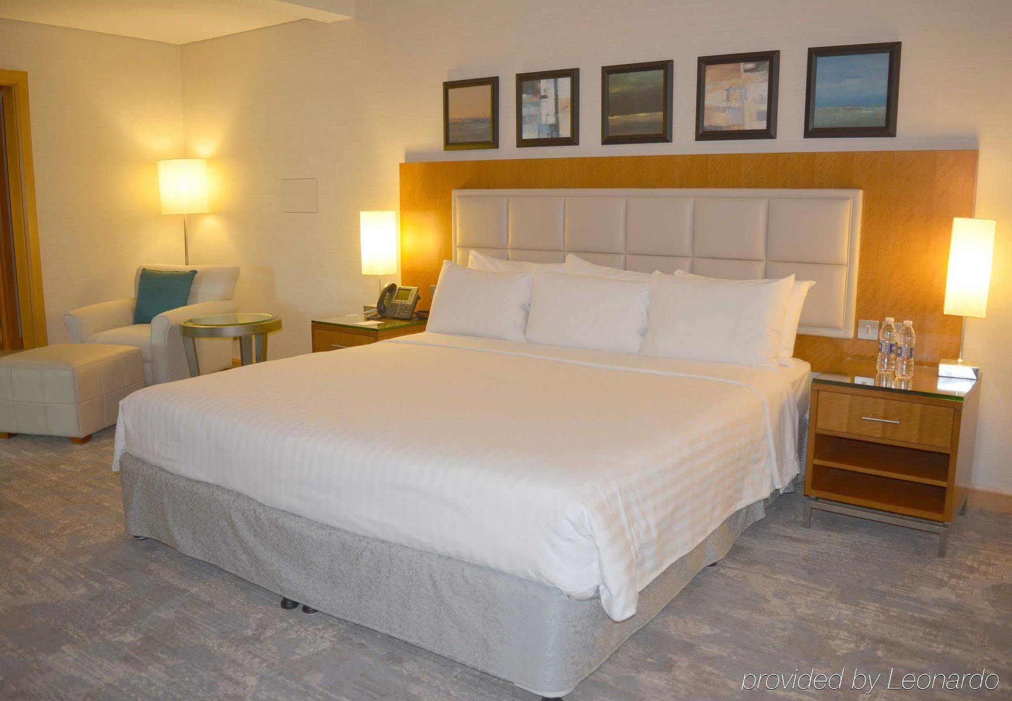 Courtyard By Marriott Kuwait City Exteriör bild
