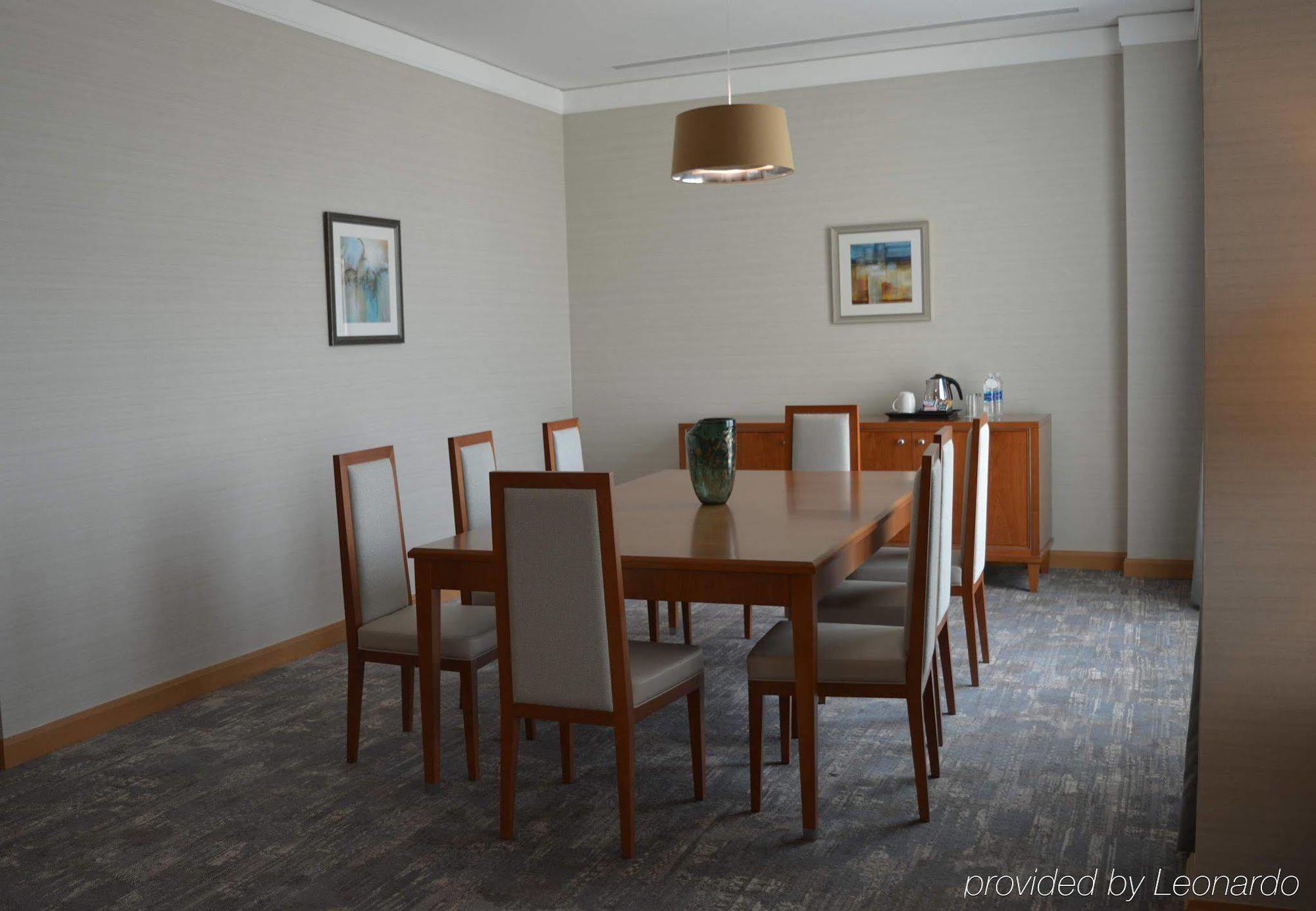 Courtyard By Marriott Kuwait City Exteriör bild
