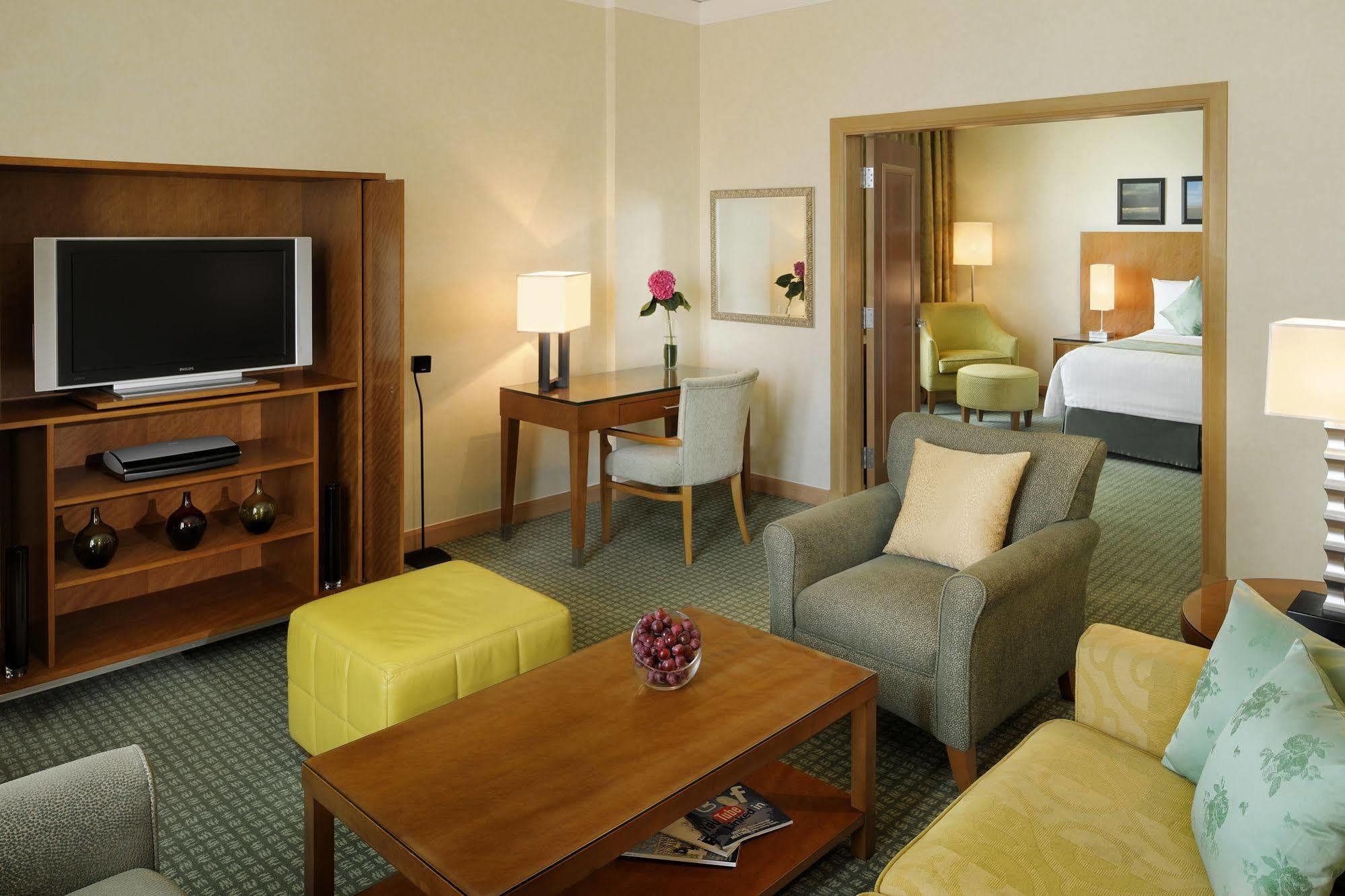 Courtyard By Marriott Kuwait City Exteriör bild