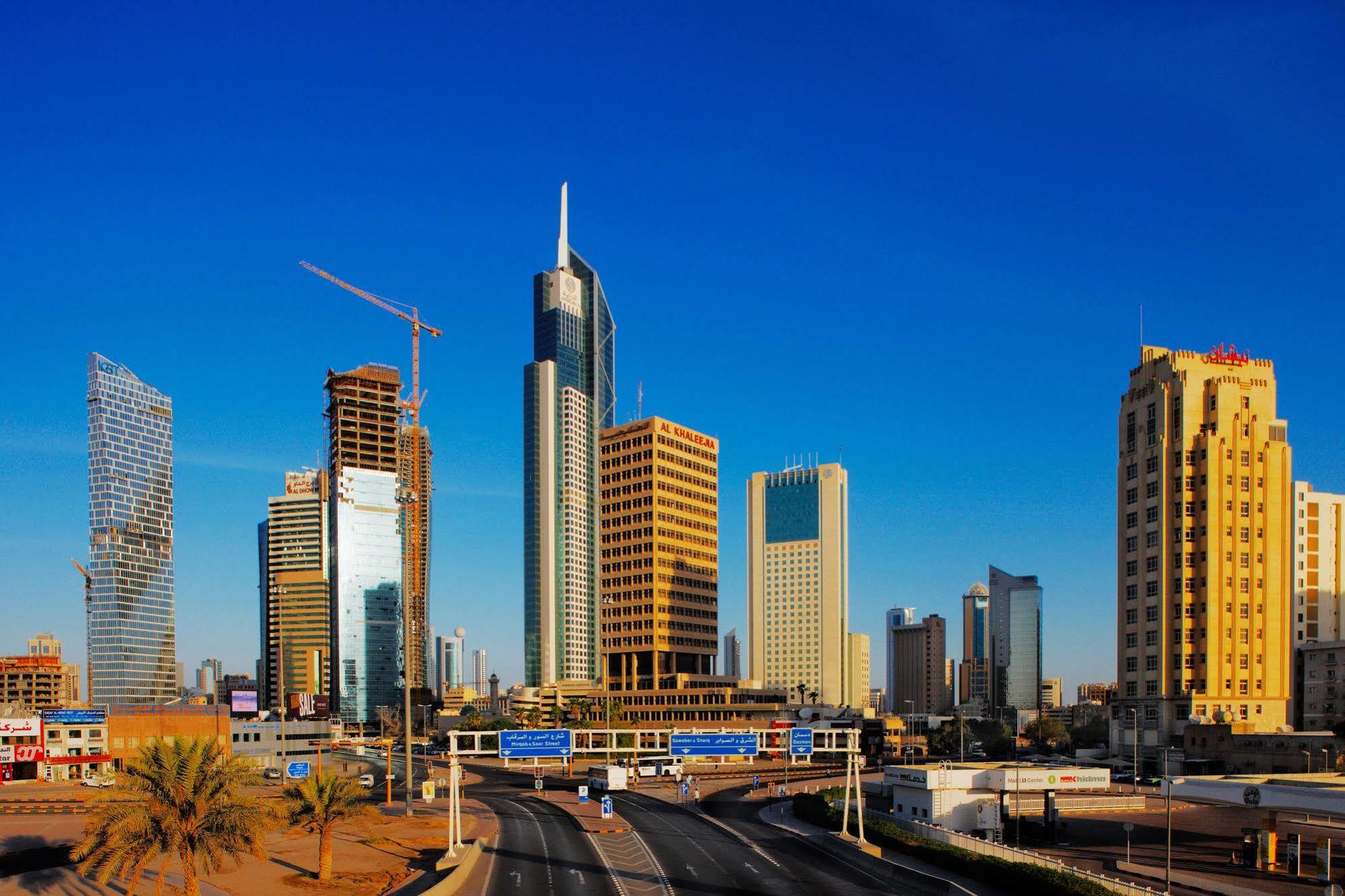 Courtyard By Marriott Kuwait City Exteriör bild