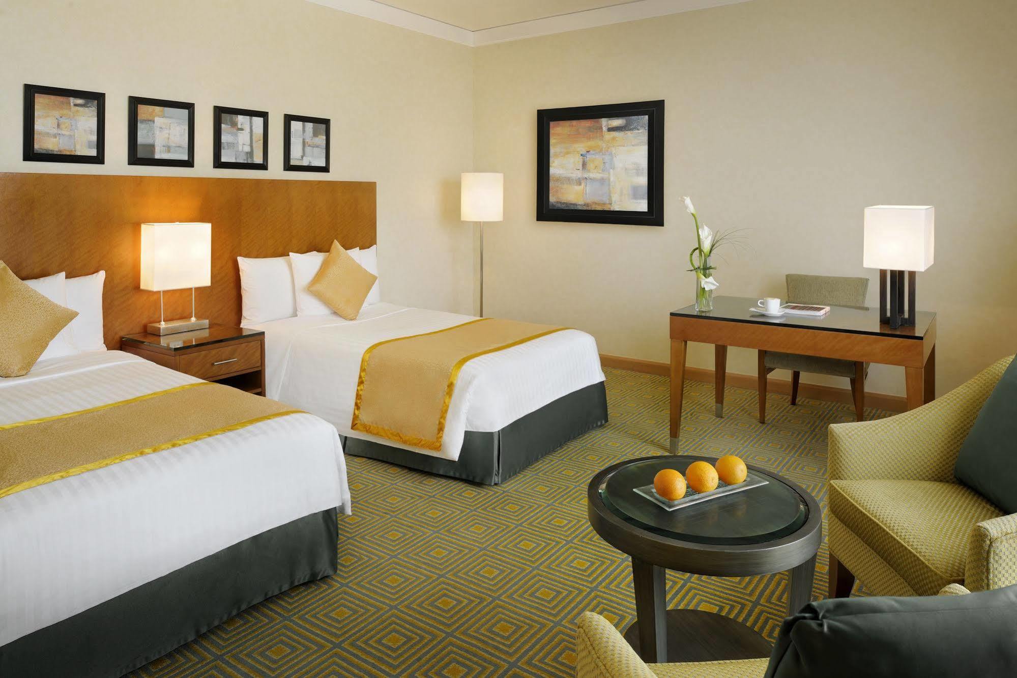 Courtyard By Marriott Kuwait City Exteriör bild