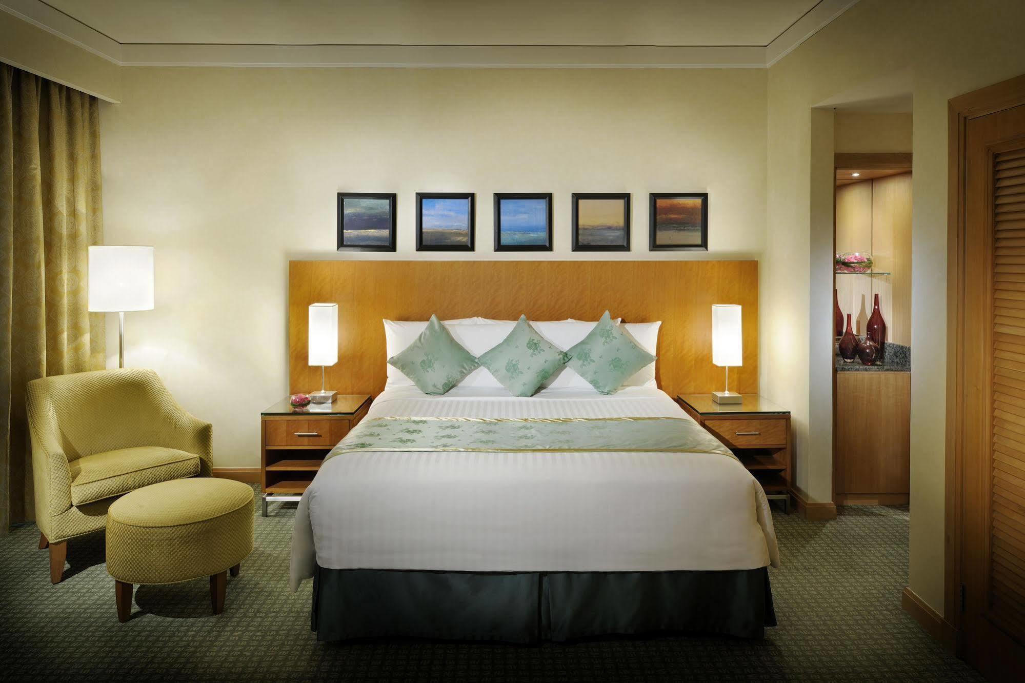 Courtyard By Marriott Kuwait City Exteriör bild